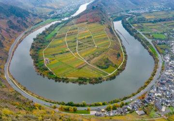 Almost perfect bend in the Moselle river nearby Bremm